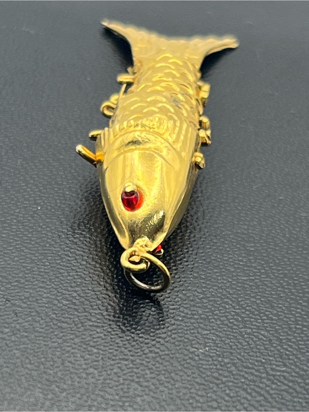 Articulated movable fish gold tone red eyes pendant for necklace vintage - Picture 5 of 14